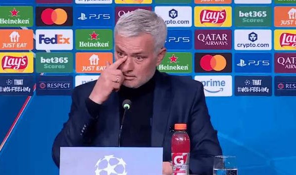 穆里尼奥直言不讳引发争议！本菲卡失利背后真相，球迷怒斥再甩锅