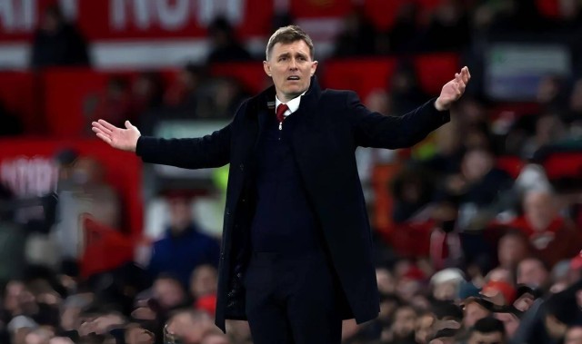 曼联足总杯惜败出局，无冠尴尬，欧冠资格成唯一希望