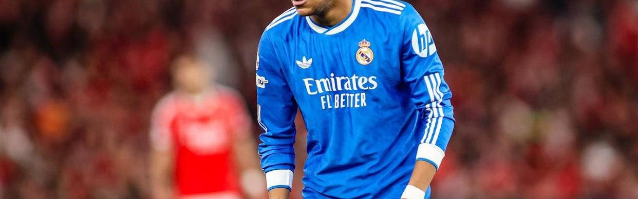 欧冠淘汰赛首回合：63岁穆帅红牌被罚，维尼修斯世界波助皇马先拔头筹