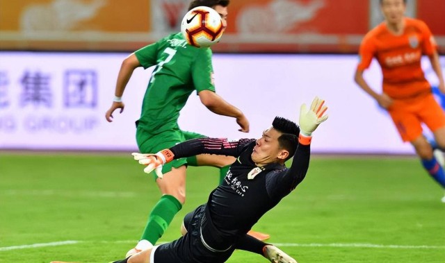 鲁能本轮中超负于大连英博，主力门将王大雷提前解约进军德甲